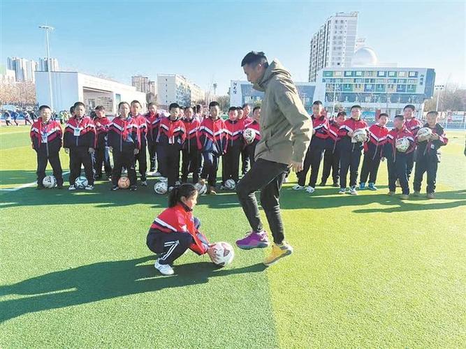 中小学体育教学田径动作示范_体育项目技巧教学大全_田径运动示范特点